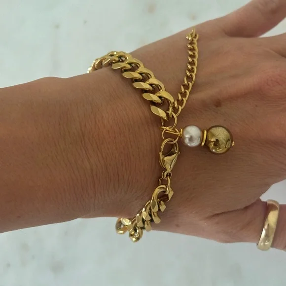 Gold curb chain Bracelet with Pearl Charm - Picture 3 of 3